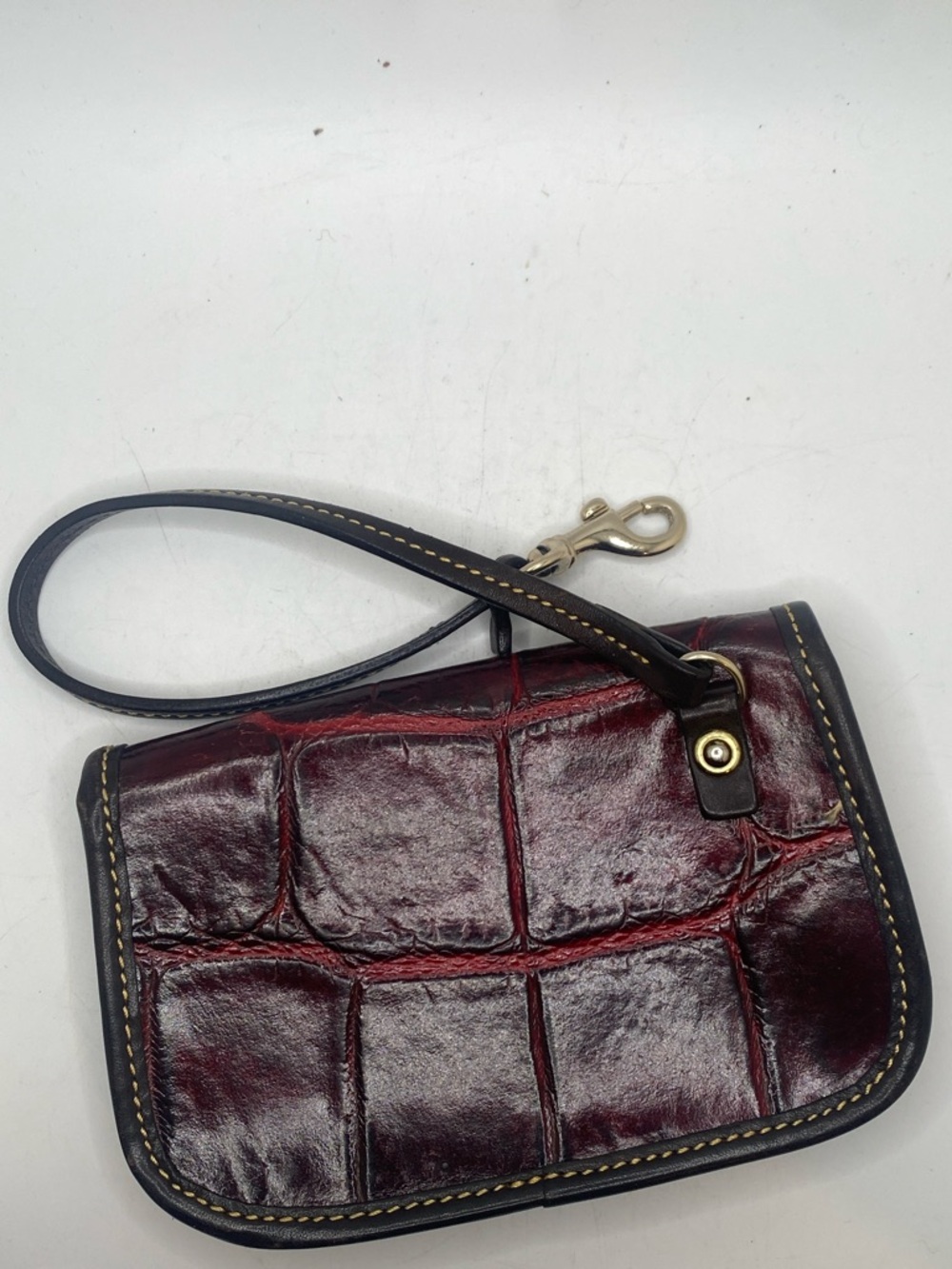 Dooney & Bourke Croc Embossed Leather Wristlet vintage Nile Collection. - Picture 2 of 10